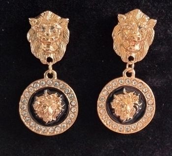 Paire de boucles d'oreilles pendante dorée lion