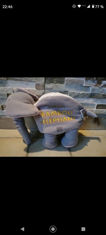 Peluche livre en forme d'éléphant Bambou l'éléphant