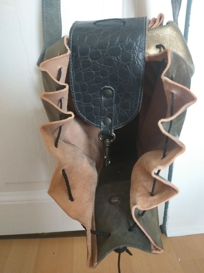 Sac bandoulière boule cuir doré et marron créateur