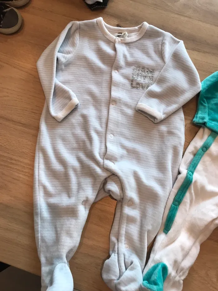 Lot 2 pyjamas taille 6 mois - photo numéro 4