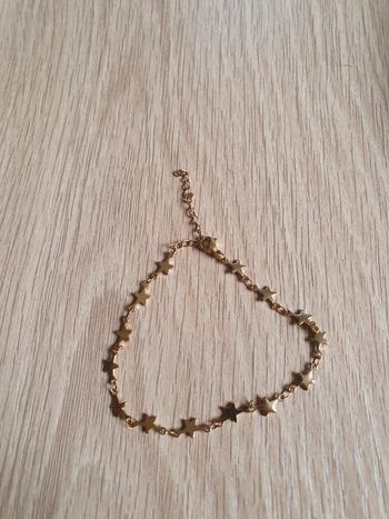 Chaîne de cheville dorée motif étoiles