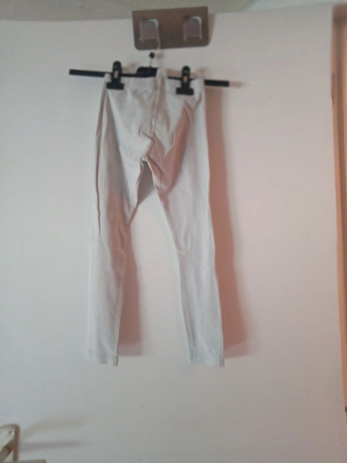 Joli legging blanc. 4 ans - photo numéro 6