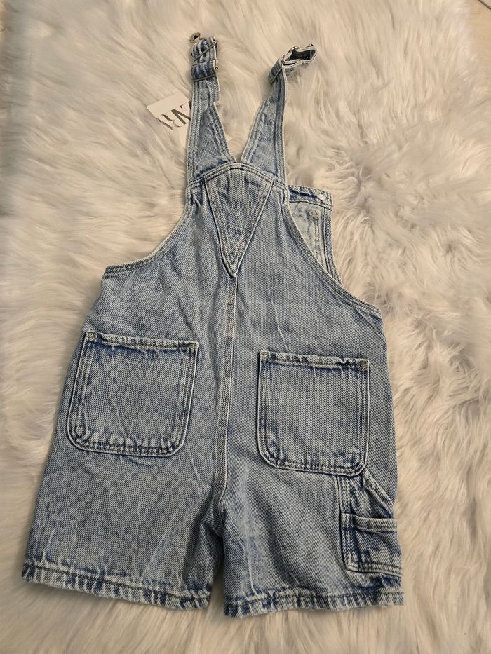 NEUVE (non portée) 🏷🥰🤩salopette courte en jeans 3 ans (98cm) garçon ferme💙💥💥 - photo numéro 2