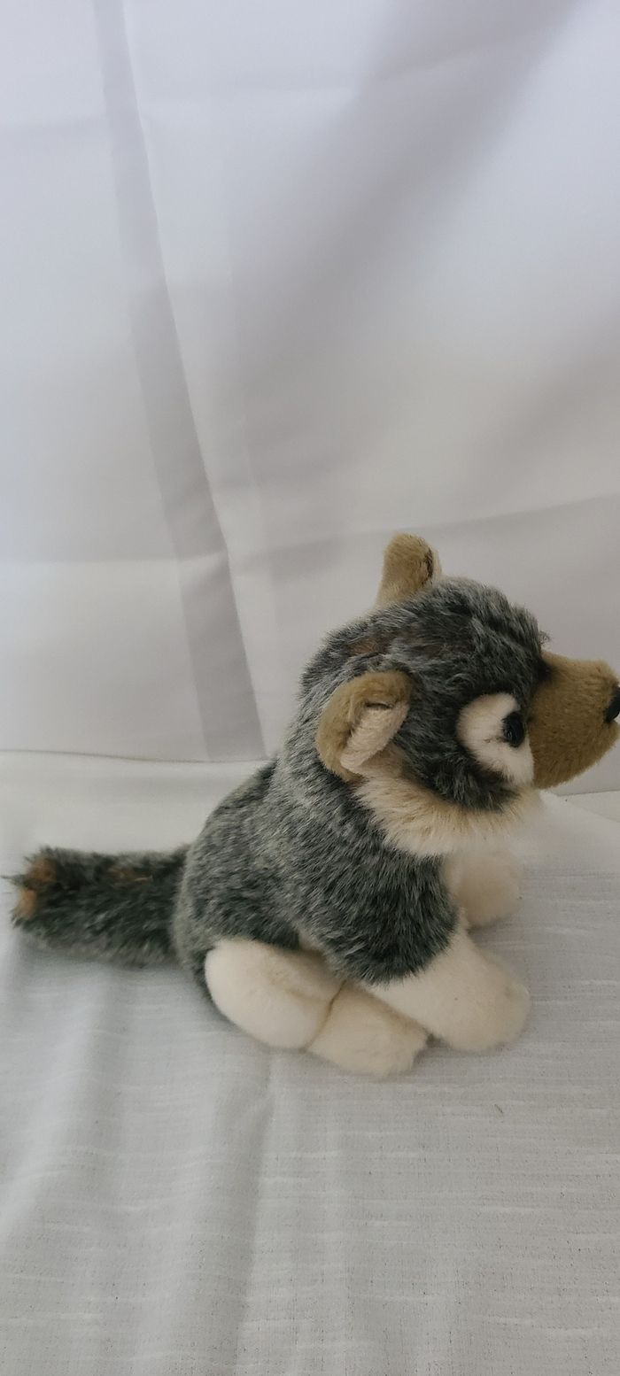 Loup assis , loup en peluche - photo numéro 3