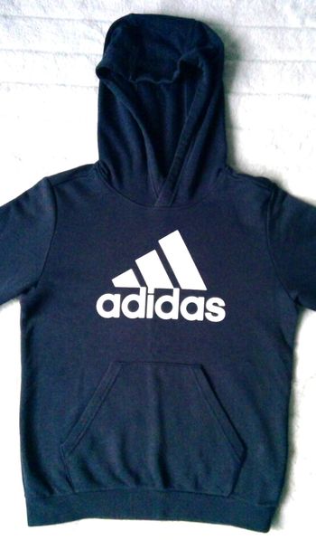 Pull ADIDAS.  11 / 12 ans