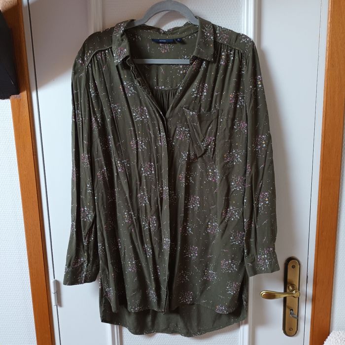 Chemise longue kaki à fleurs