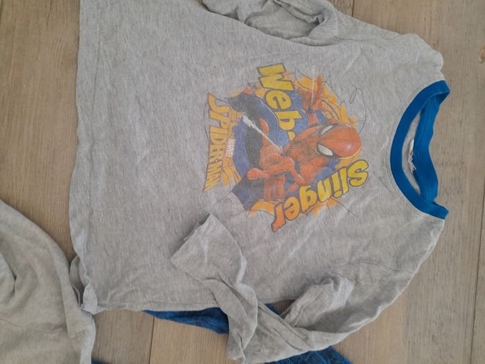 Lot de t-shirts et bas pyjamas 6 ans - photo numéro 5