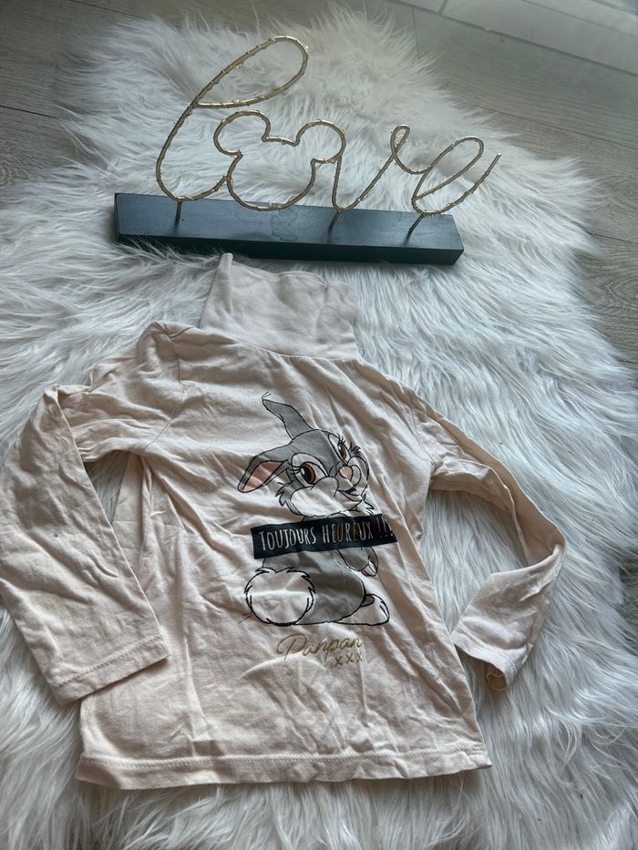 Très beau tee shirt balbi manches longues 🥰 taille 5 ans disney Une petite tache sur la manche