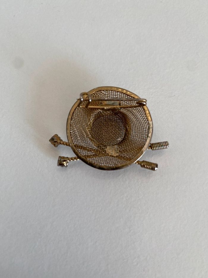 Broche vintage Chapeau en métal doré - photo numéro 10