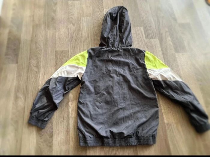 Très jolie manteau veste coupe vent fin taille 8 ans - photo numéro 2