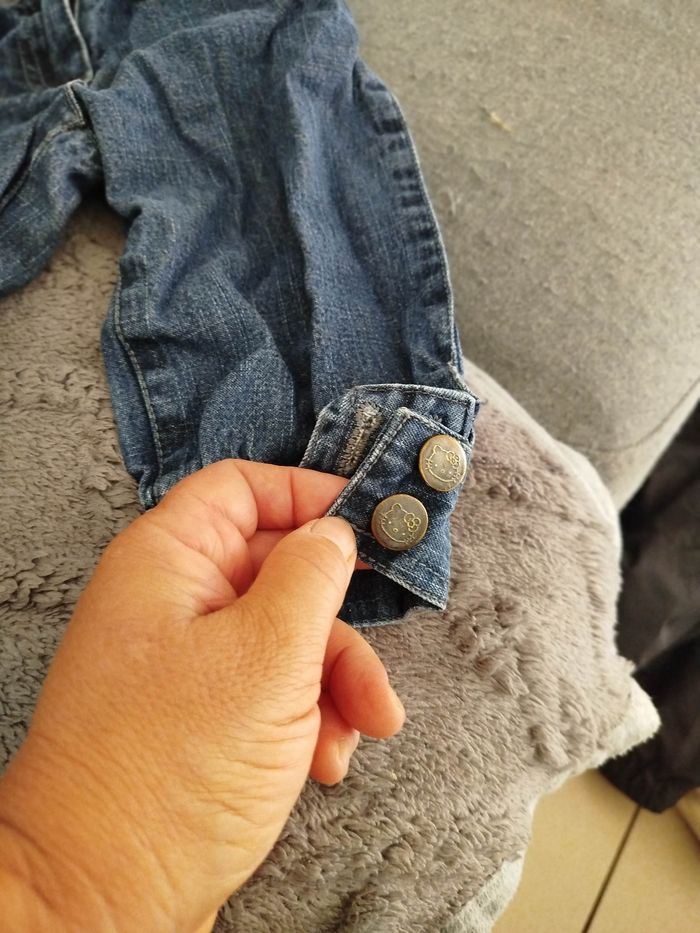 Short bermuda bleu jean. Fille 5 ans. Hello Kitty - photo numéro 3
