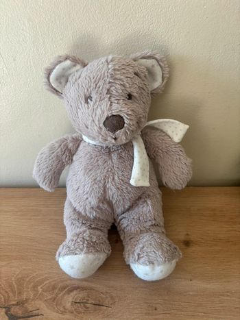 Doudou ours beige gris écharpe blanc étoile pommette