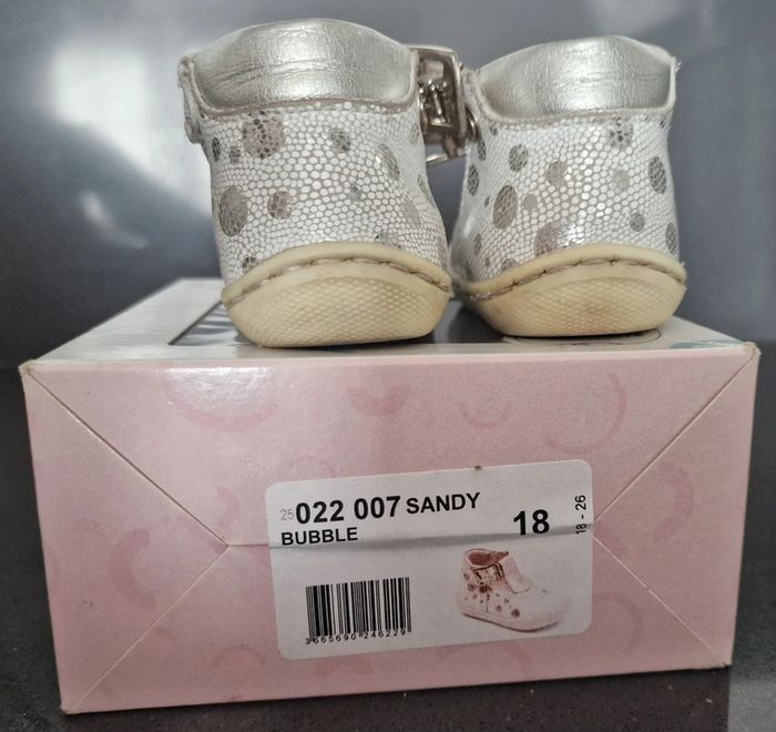 Chaussures 👟 1er pas babies T18 (BE avec défaut) - photo numéro 3