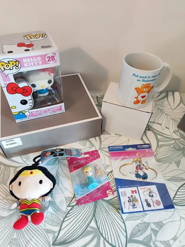 Coffret cadeau girl Power neuf contenant 5 cadeaux