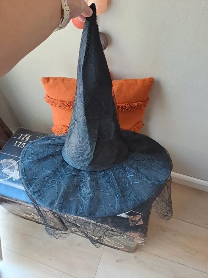 Accessoires sorcière noirs portés 1 fois super état gants et chapeau à voile - photo numéro 5