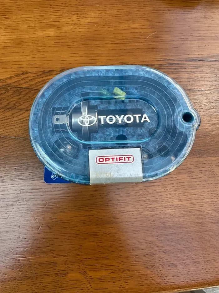 Boite Ampoules et Fusibles Toyota neuf - photo numéro 2