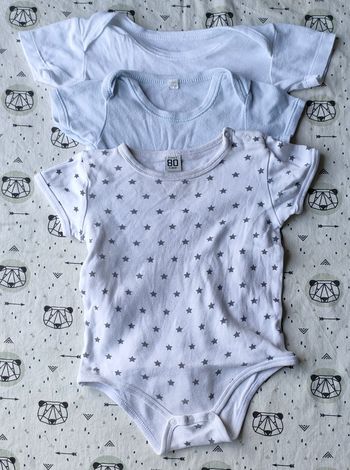 Lot de bodies MC mixte taille 12 mois