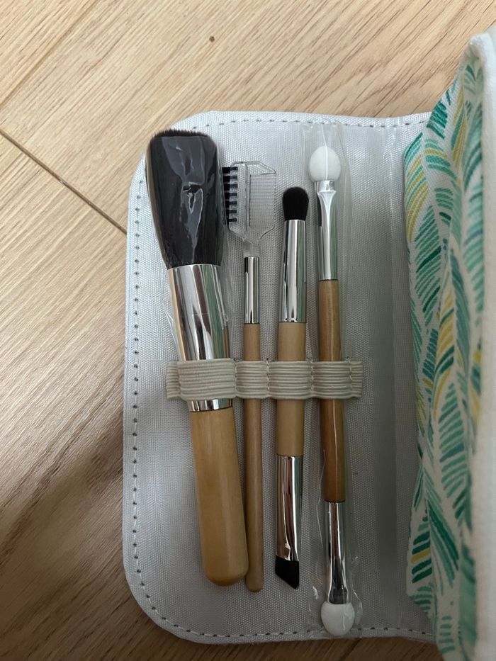 Trousse à maquillage et à manucure - photo numéro 3