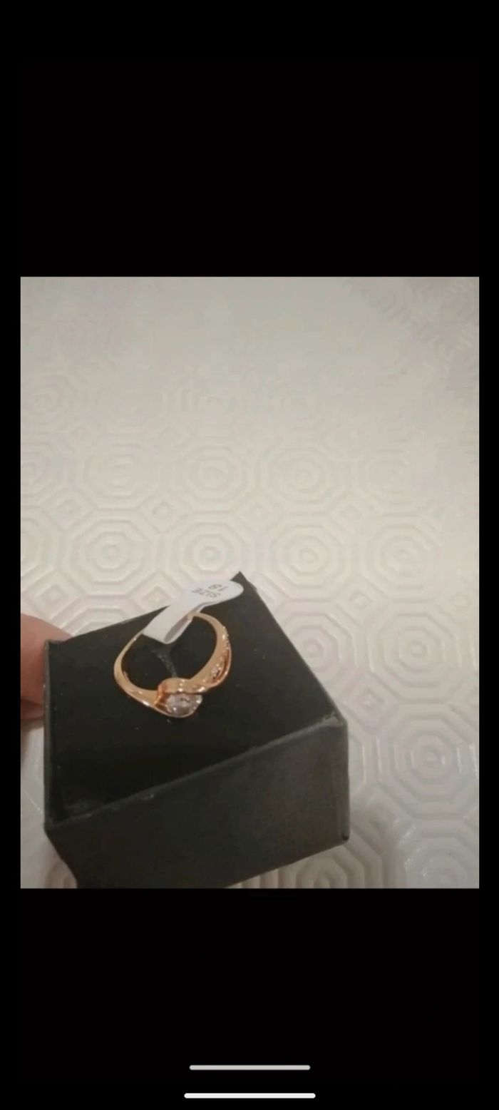 Belle bague Gioyes plaquée or 24 carats sertis de zirconiums. - photo numéro 4