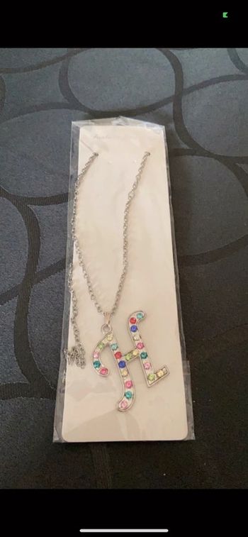 Collier fantaisie femme lettre H neuf sous blister