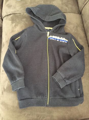 Veste à capuche zippé