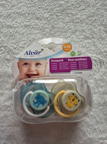 Lot 2 tétines neuves 6-18mois