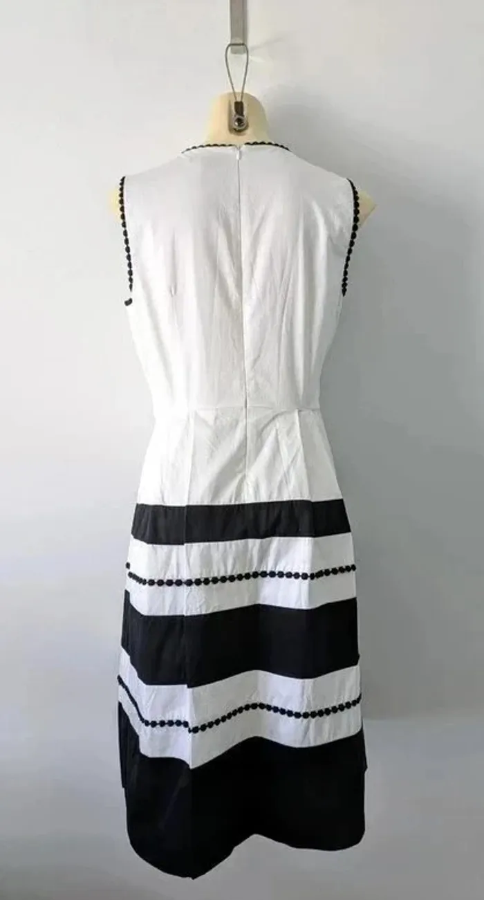 Robe chic avec broderie - 123 - taille 38 - photo numéro 3