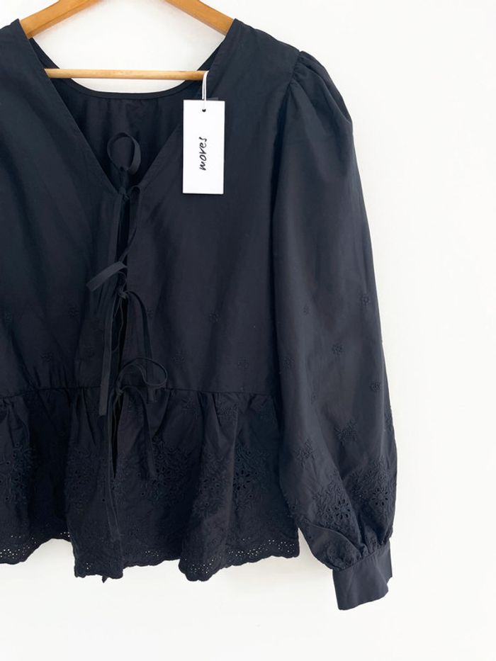 🌟 Blouse noir peplum et broderie avec noeuds - photo numéro 2