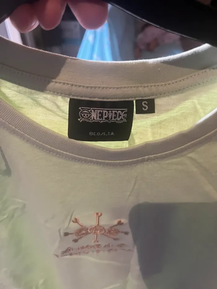 T-shirt One Piece “Les Morts de Gol D. Roger” - Taille S - 12€ - photo numéro 2