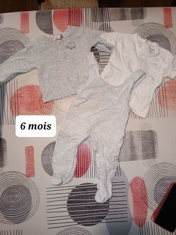 Tenue ensemble salopette 🐘 Taille 6 mois Mixte