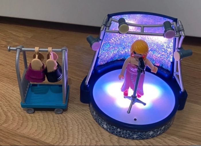 Chanteuse avec scène playmobil - photo numéro 2