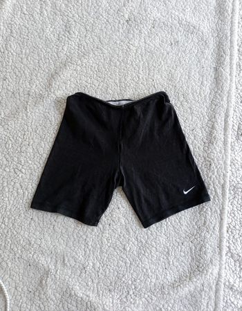 Cuissard noir Nike logo brodé sport streetwear