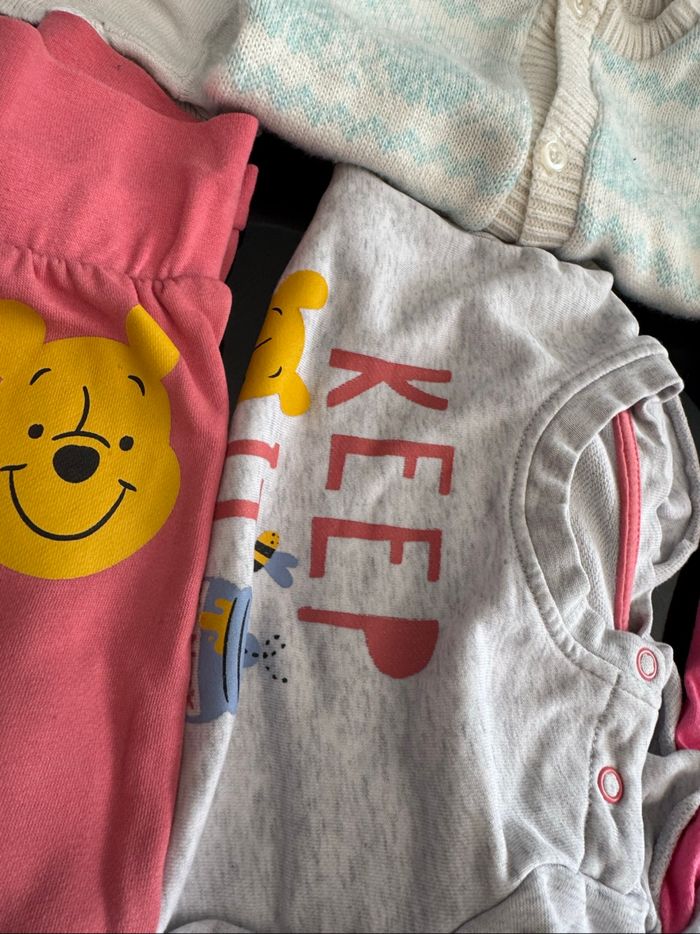 Lot 14 vêtements - bébé fille- 18- 24 mois - toutes marques- bon et très bon état - photo numéro 9
