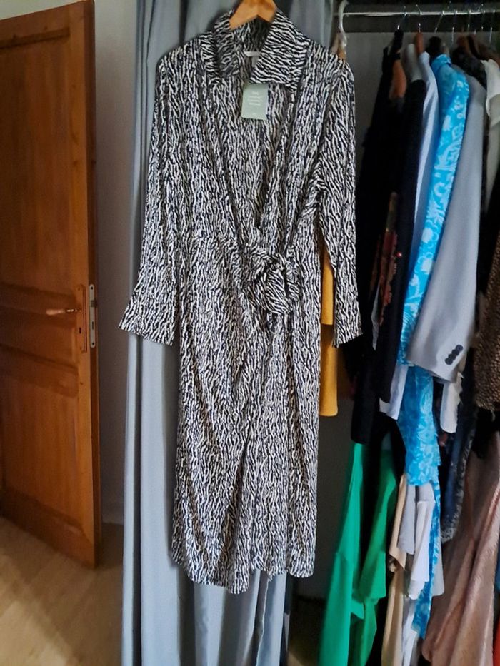 Robe portefeuille neuve marque H&M - photo numéro 2