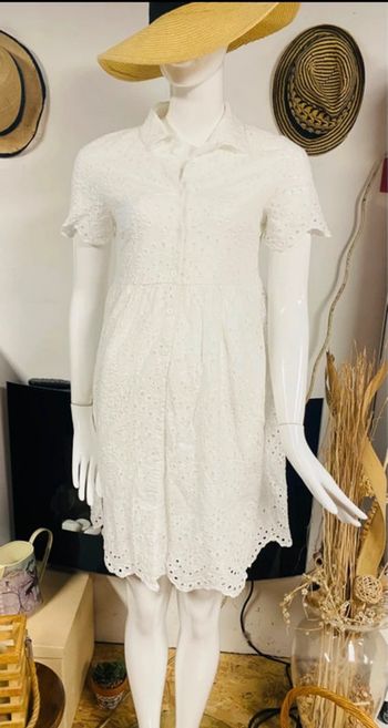 Robe chic taille M broderie anglaise