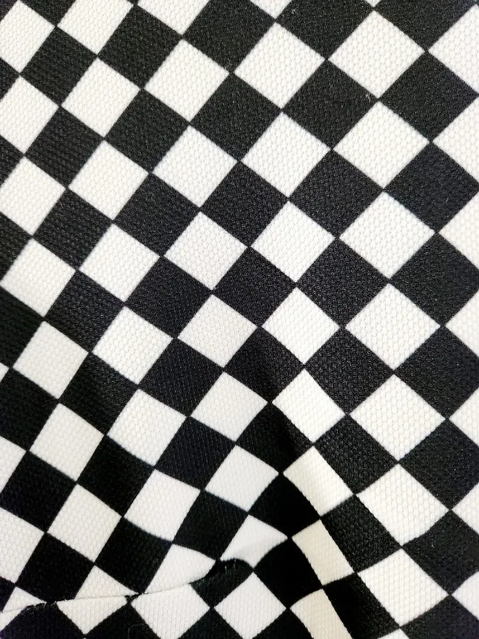 Robe moulante damier noir & blanc – manches longues – taille S - photo numéro 6