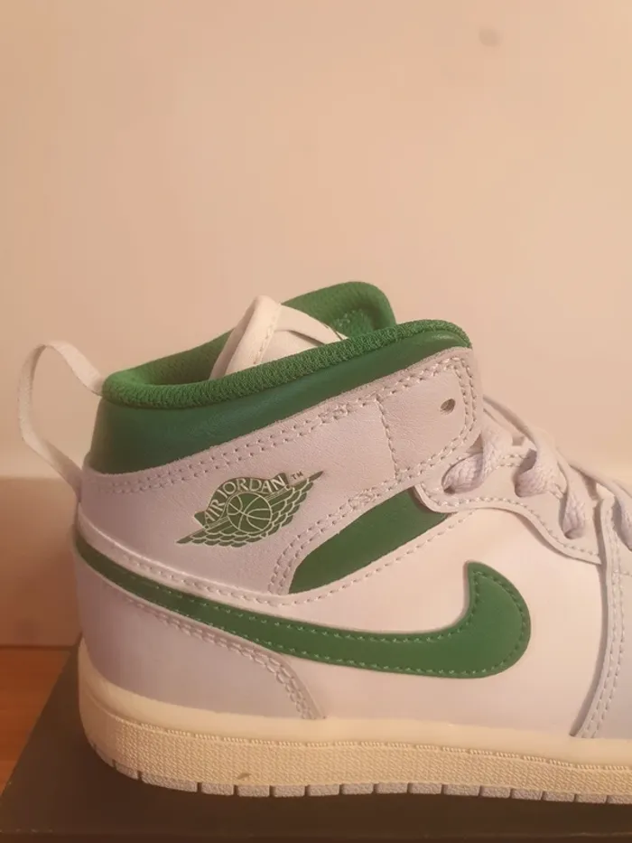 Nike Air Jordan 1 "Pine Green "33.5" - photo numéro 2