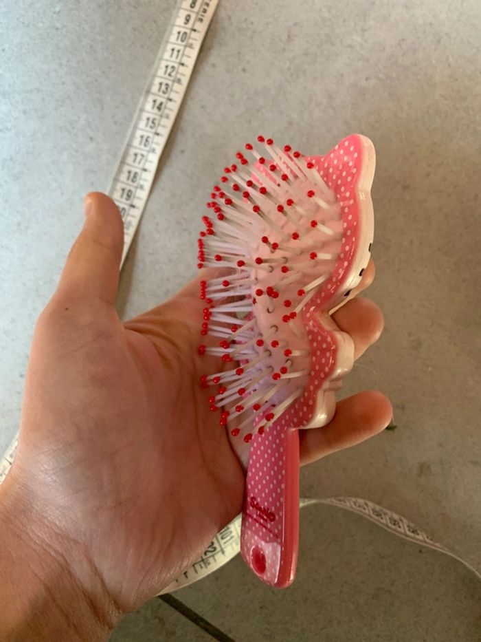 Brosse pour poupée hello kitty - photo numéro 3