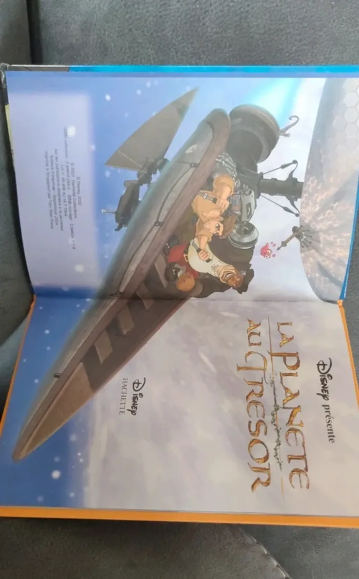 Disney présente la planète au trésor mickey club du livre - photo numéro 4