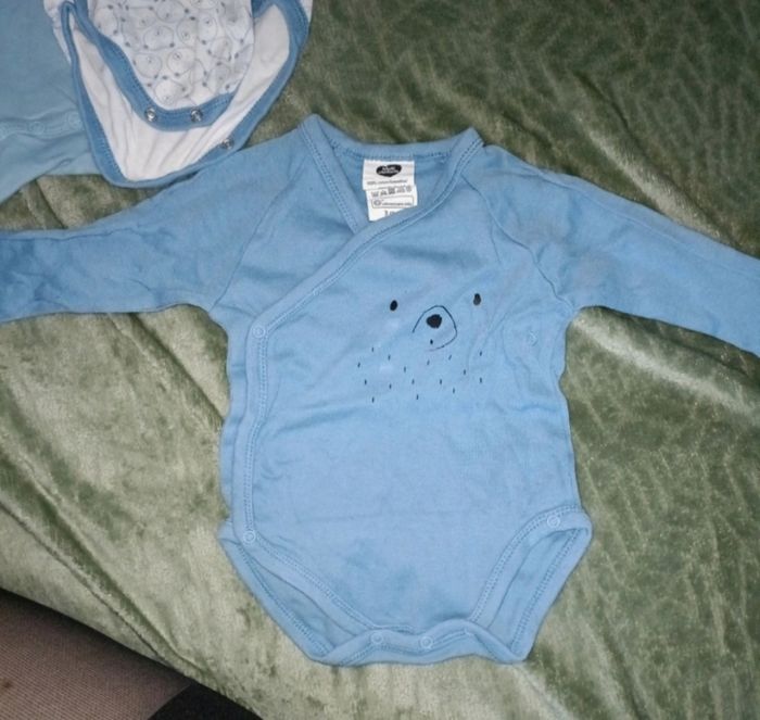 Lot bodies 3 mois - photo numéro 3