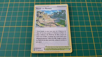 137/172 Carte Pokémon Stade en Ruines peu co reverse Epée et Bouclier EB09 Stars Etincelantes #B10