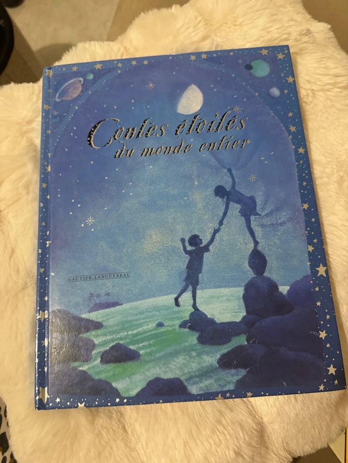 Livre contes étoiles du monde entier peu servie très bon état