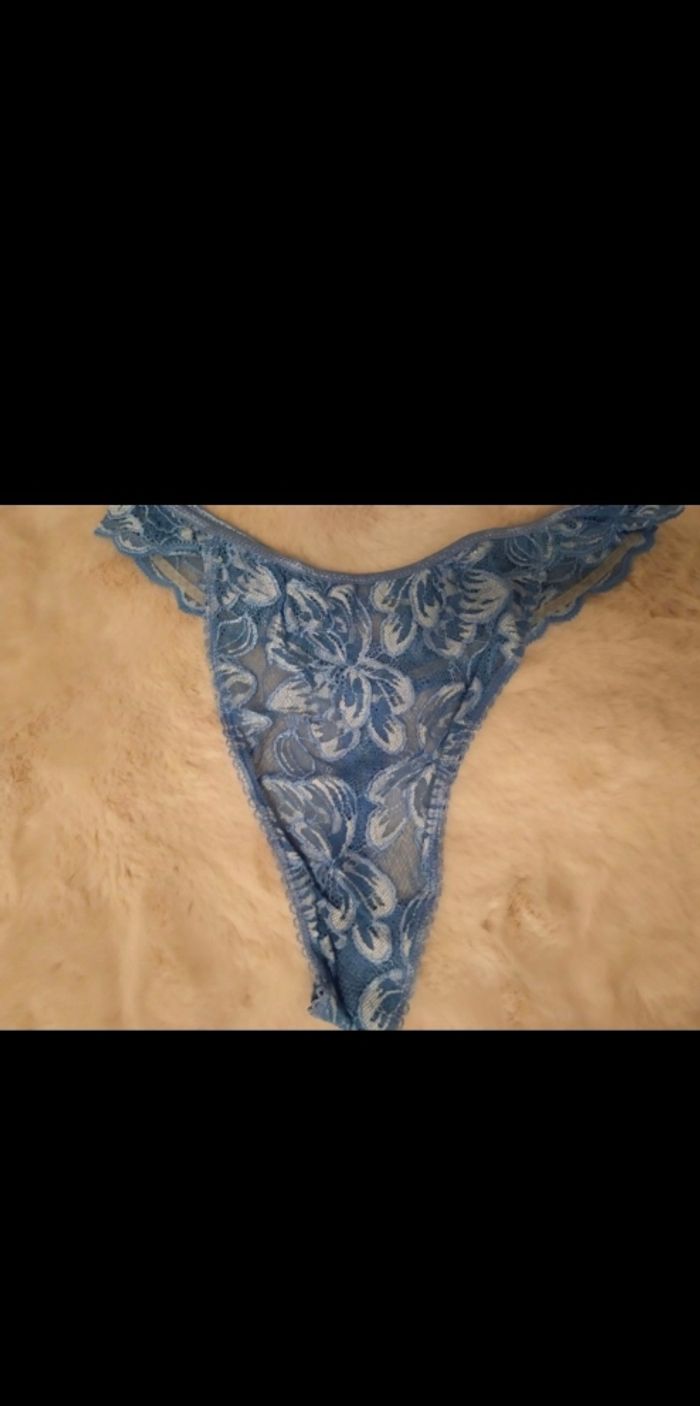 Tanga bleu pâle fleuri - photo numéro 2