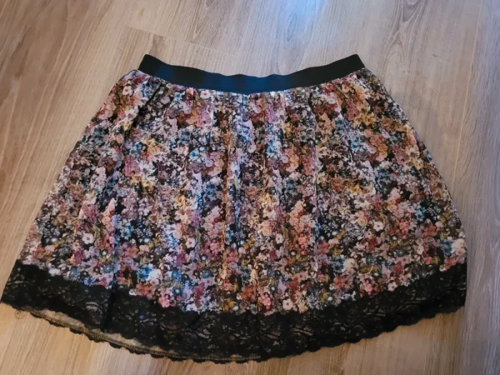 Jolie jupe courte Cache-Cache taille 38