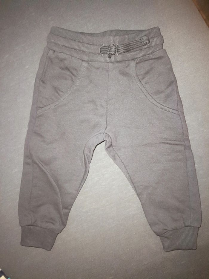 Pantalon bébé taille 6 mois neuf