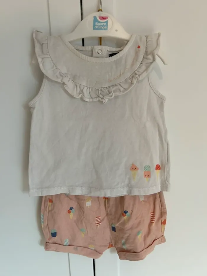 Short et tee shirt motif glace