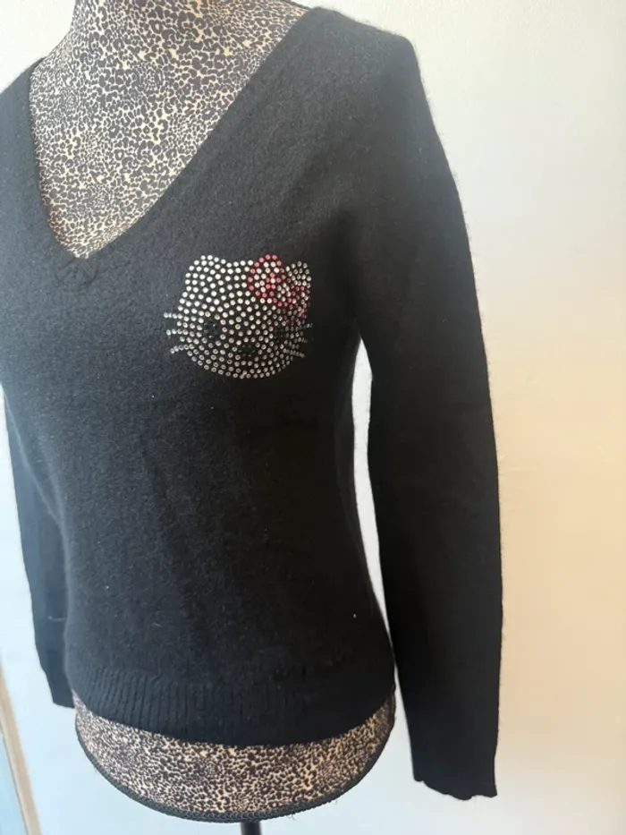 Pull noir 100% cachemire Victoria Casal x Hello Kitty – Taille 2 (équiv. M) - photo numéro 2