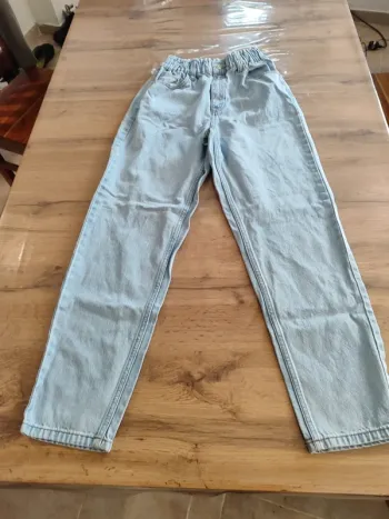 Jeans droit Kiabi bleu clair Taille 36. L'indispensable du quotidien à petit prix !