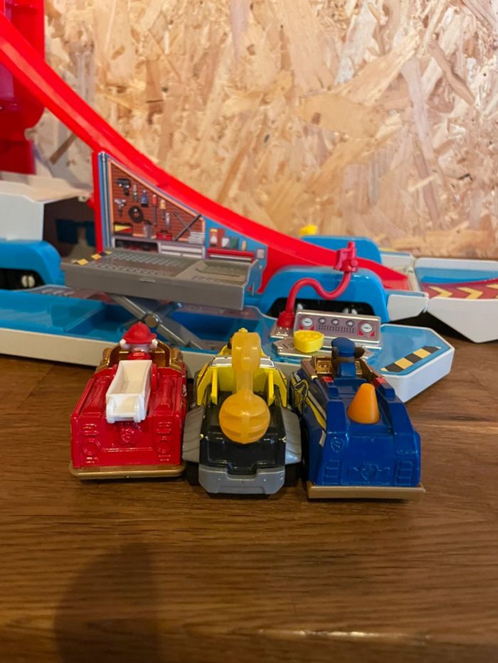 Idée cadeau 🎁 Camion Pat Patrouilleur 2 en 1 True Métal de la Pat Patrouille avec 3 véhicules - photo numéro 9