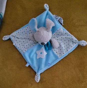 Doudou chien bleu étoile